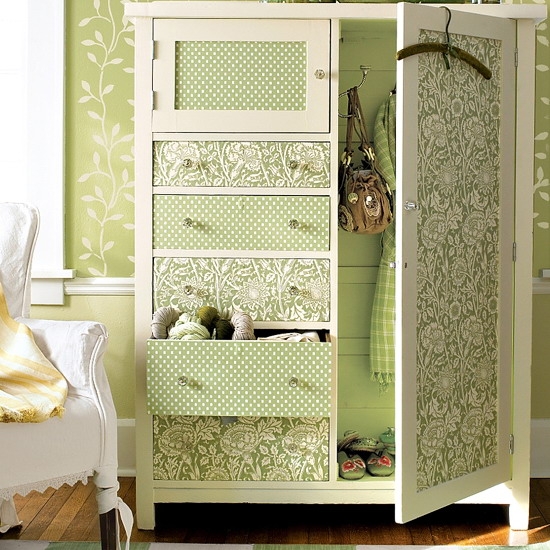 cabinets-updated-doors-with-wallpaper2_3 (550x550, 244Kb)