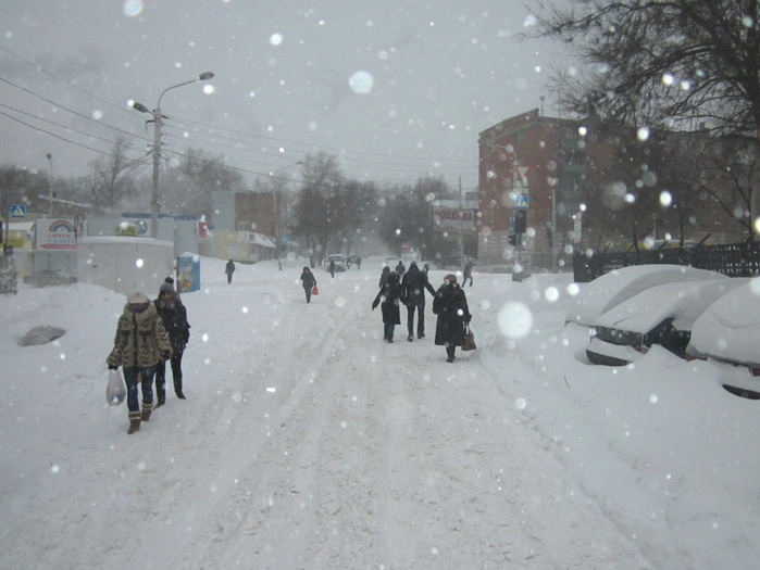 Ростов засыпало снегом