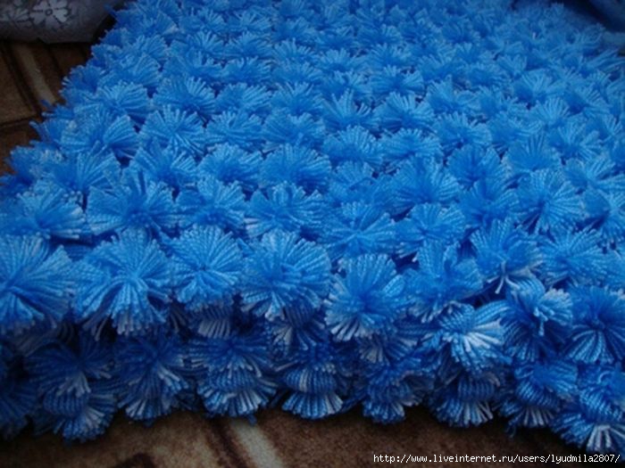 Как сделать коврик из помпонов своими руками пошагово: основа для ковра?