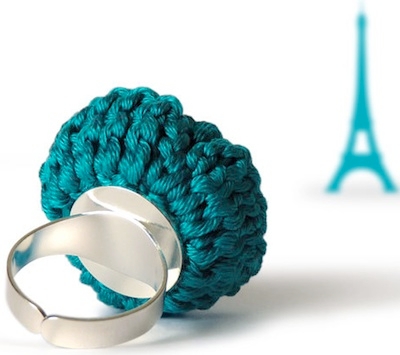 crochet-rose-necklace-and-ring-from-france-21602228 (400x355, 64Kb)