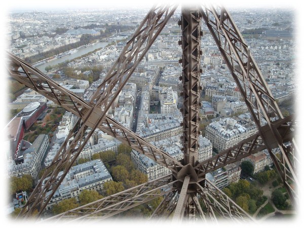 5535825_Paris_s_Eifelevoi_bashni (600x450, 108Kb)