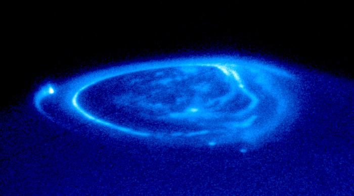 Jupiter.Aurora.HST.UV (700x388, 278Kb)