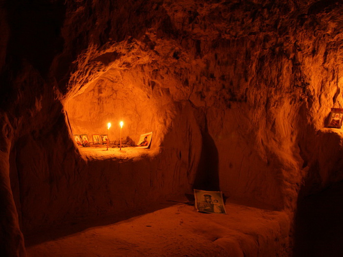 Cave-cell-in-Kitaev-desert (700x525, 111Kb)