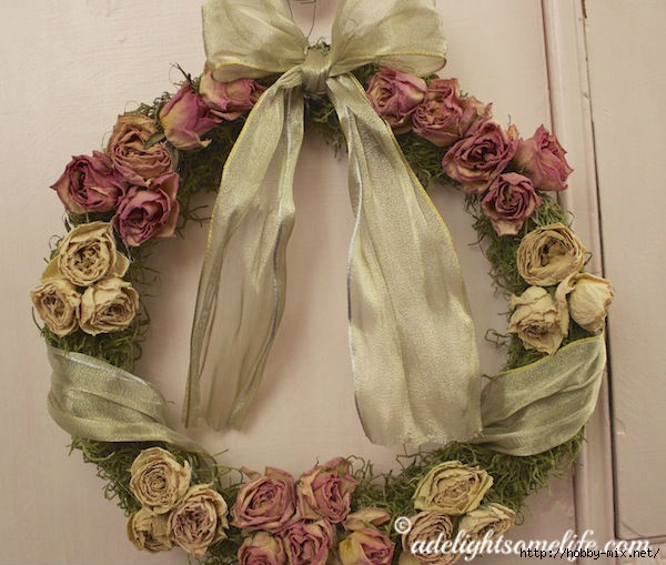 Dried-Rose-Wreath-Gold-ribbon-pink-dresser (600x509, 179Kb)