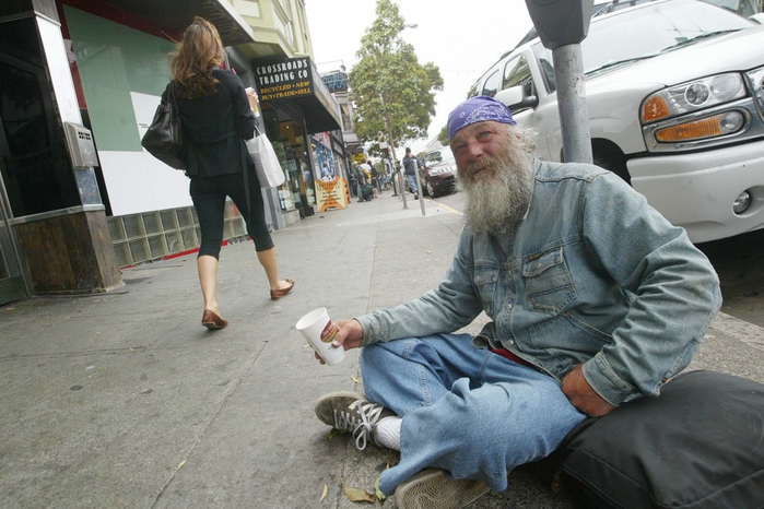 5562646_haight_panhandling_02_29_12 (700x466, 251Kb)