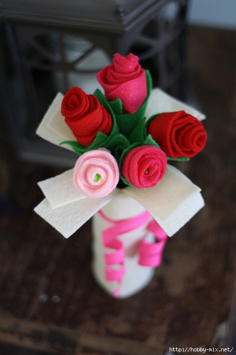 cardboard-tube-felt-rose-bouquet-3 (466x700, 205Kb)