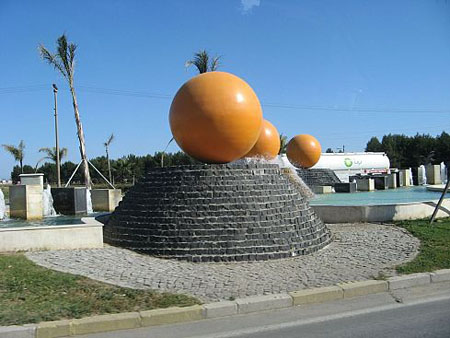 Какому фрукту в городе одессе установлен памятник
