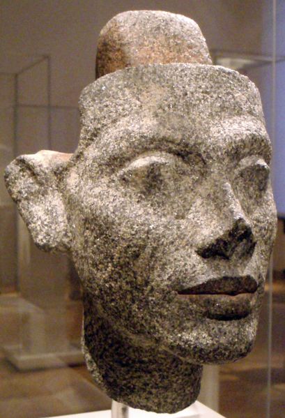 statueheadofnefertiti01 (409x599, 53Kb)