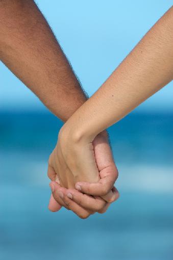 1394061995_holding_hands_at_the_beach10623 (339x510, 14Kb)