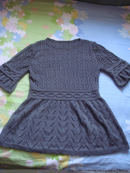 Вязаное платье спицами для девочки 4 года