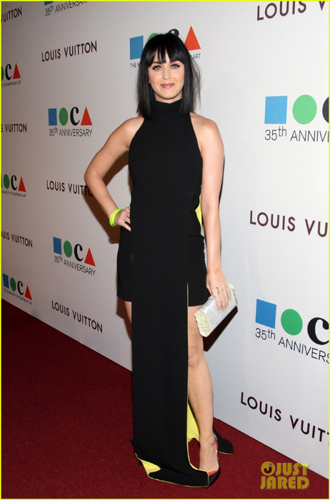 katy-perry-keeps-it-simple-in-black-at-moca-gala-2014-06 (462x700, 262Kb)