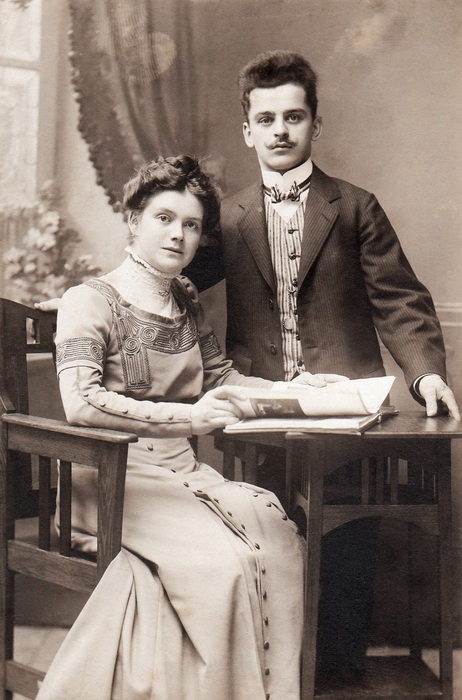 Couple with book in Glatz, Germany, 1914 (462x700, 131Kb)