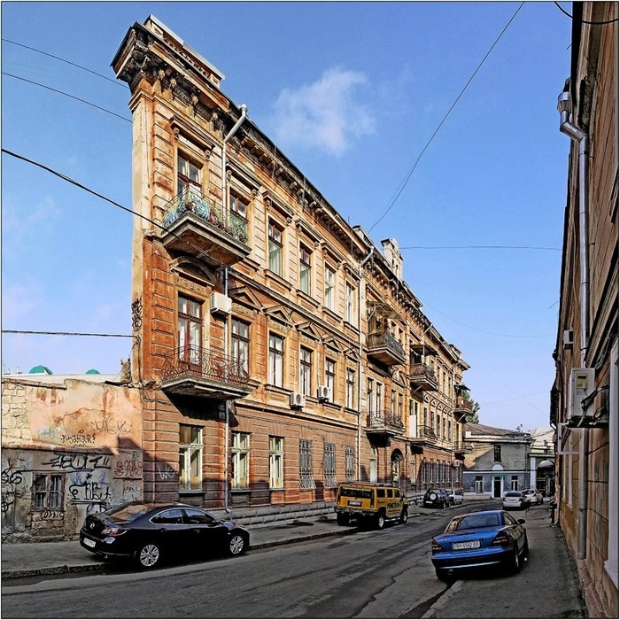 5611071_neobichnie_dom_01 (700x700, 223Kb)