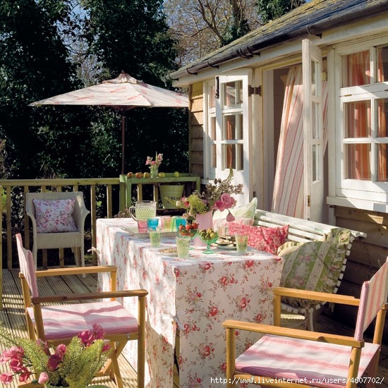 Summer-table-outside-summerhouse--Summerhouse-style---10-ideas--PHOTO-GALLERY--Housetohome.co.uk (550x550, 256Kb)