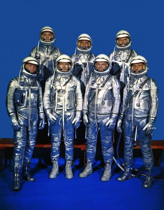 1969Original_7_Astronauts_in_Spacesuits_-_GPN-2000-001293 (546x700, 328Kb)