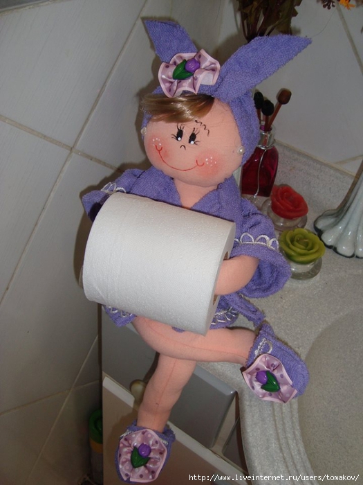 Как сделать куклу держатель для туалетной бумаги из втулок?