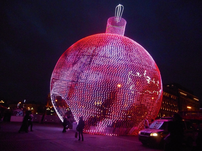 Музей шаров в москве 2024. Шар Москва. Самый гигантский шар в мире. Светодиодные шары Москва.