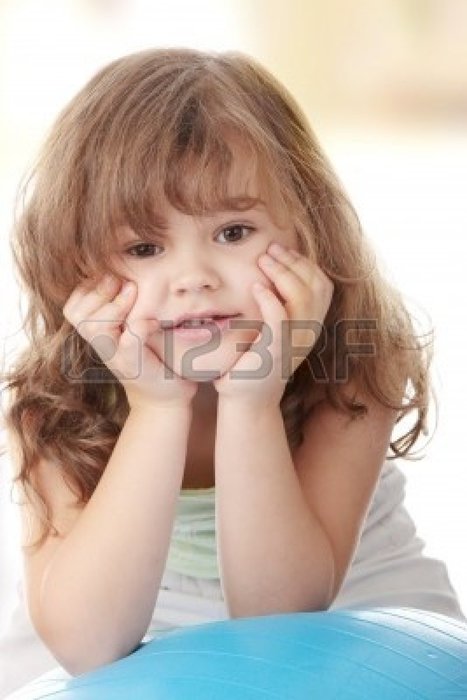 6954680-portrait-of-a-5-year-old-girl-isolated-on-white-background (467x700, 44Kb)