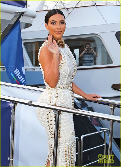 kim-kardashian-shares-video-preview-of-new-video-game-14 (510x700, 101Kb)