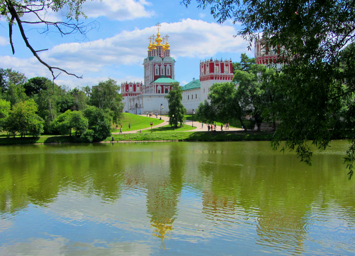 Сквер у новодевичьего монастыря фото