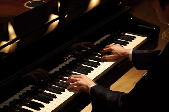 royal+muzikalnie+instrumenti+royal+oboi+pianist+60740819241 (700x466, 35Kb)