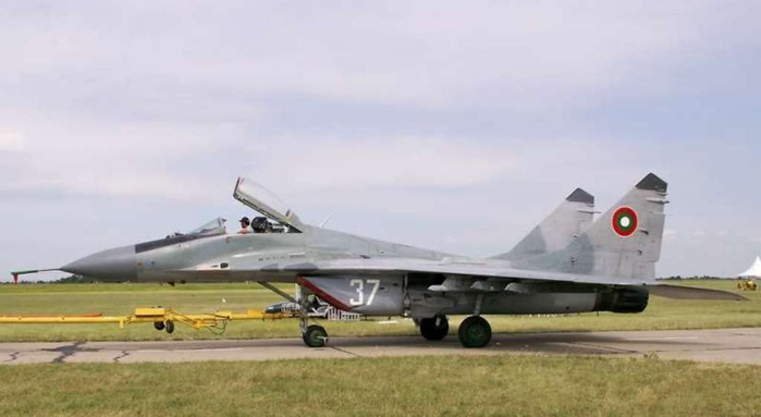 1986Mikoyan-GurevichMiG-299-12 (700x383, 144Kb)