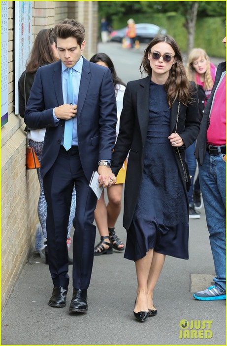 keira-knightley-husband-james-righton-wimbledon-01 (461x700, 96Kb)