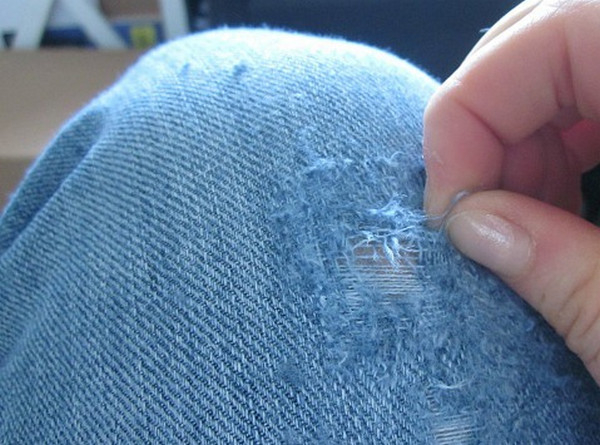 Как сделать потертости на джинсах в домашних условиях самой