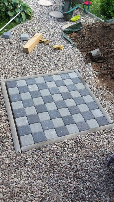 Для сада. Шахматная доска из бетона (1) (394x700, 365Kb)