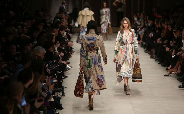 cara-delevingne-burberry-fall-winter-2014-2015-show-february-2014_3 (700x435, 47Kb)