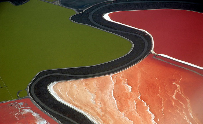 5-cargill-salt-ponds (700x430, 240Kb)