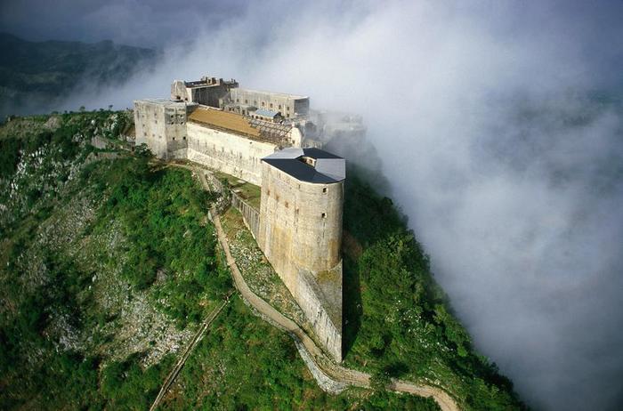 1-aerial-view-of-la-citadelle-laferriere-james-p-blair (700x462, 53Kb)