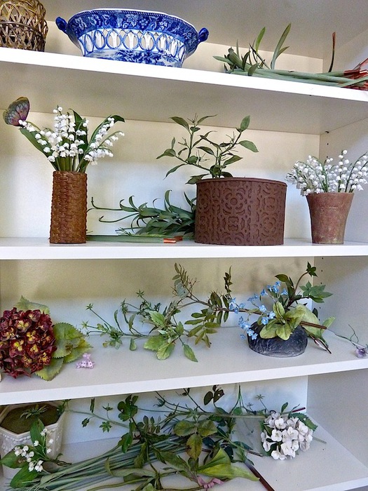 3623822_shelfofflowers (525x700, 151Kb)