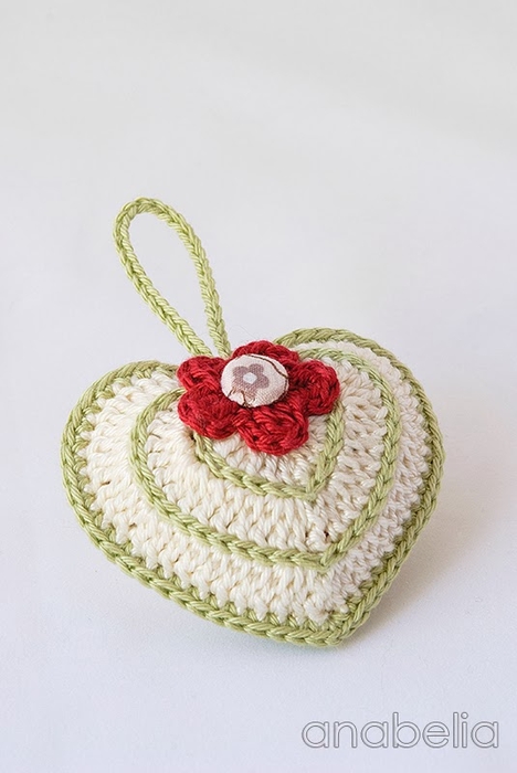 Ivory-and-green-crochet-heart-1 (468x700, 155Kb)