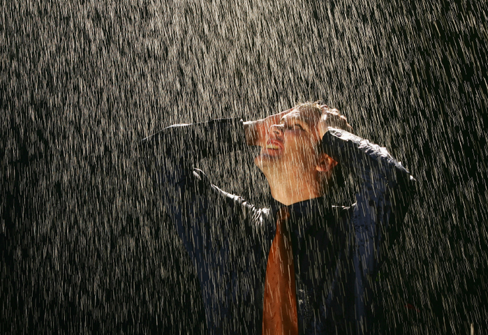 Angry-man-rain-iStock_000004374916Small1 (700x480, 509Kb)