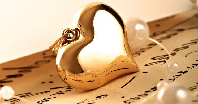 3352215_goldpendantheart (640x339, 31Kb)