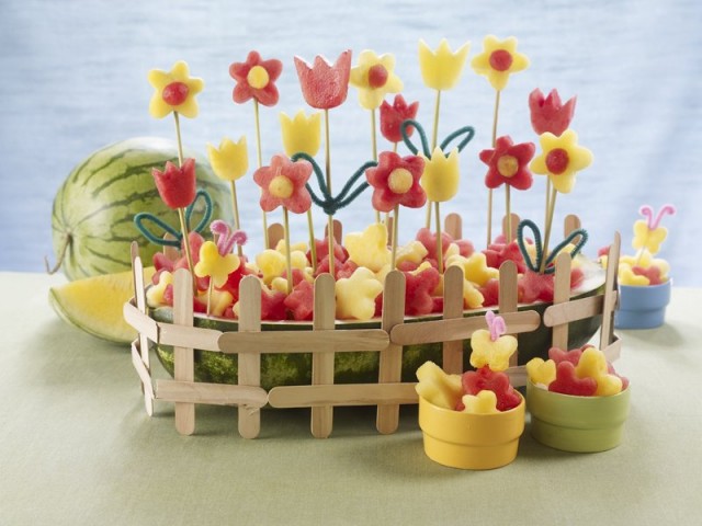5721122_large__FloweringGarden_12329309 (640x480, 66Kb)