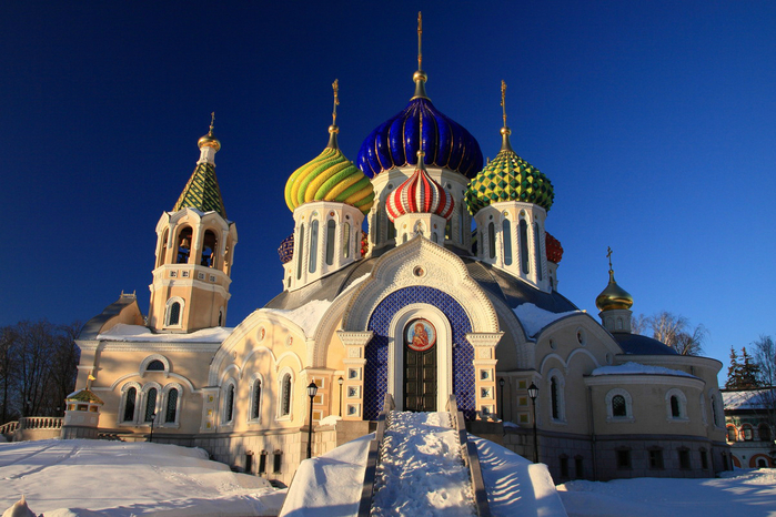 Храм в Новопеределкино ночью