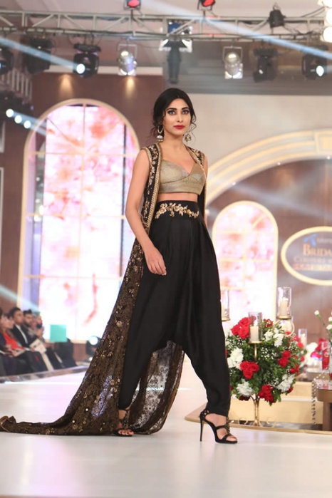 3734746_Zaheer_Abbas_Collection_Telenor_Bridal_Couture_Week_3 (466x700, 209Kb)