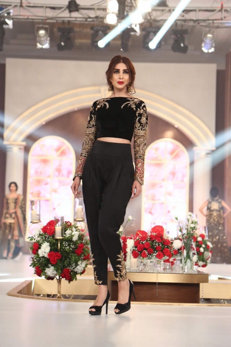 3734746_Zaheer_Abbas_Collection_Telenor_Bridal_Couture_Week_4 (466x700, 207Kb)