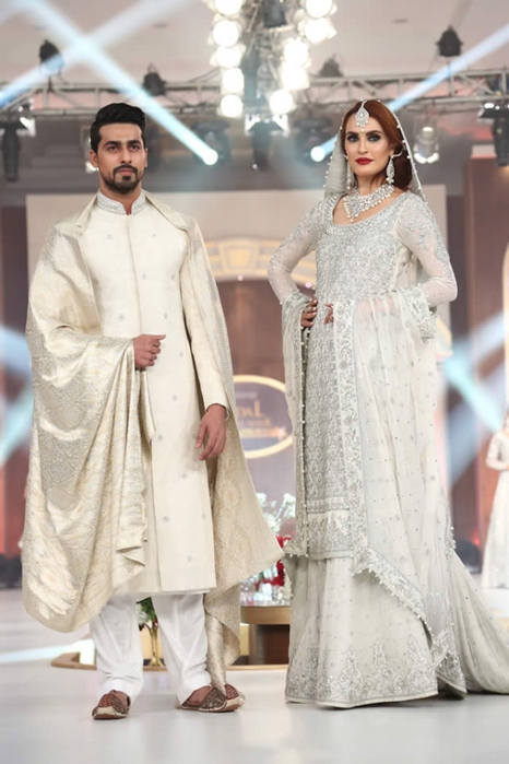 3734746_Zaheer_Abbas_Collection_Telenor_Bridal_Couture_Week_9 (466x700, 211Kb)
