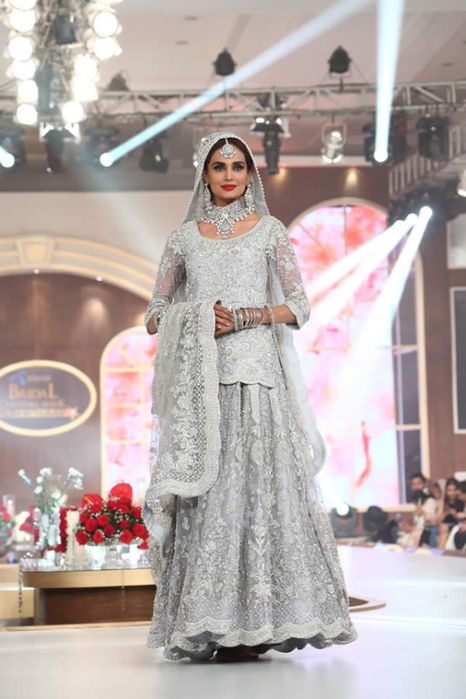 3734746_Zaheer_Abbas_Collection_Telenor_Bridal_Couture_Week_11 (466x700, 214Kb)