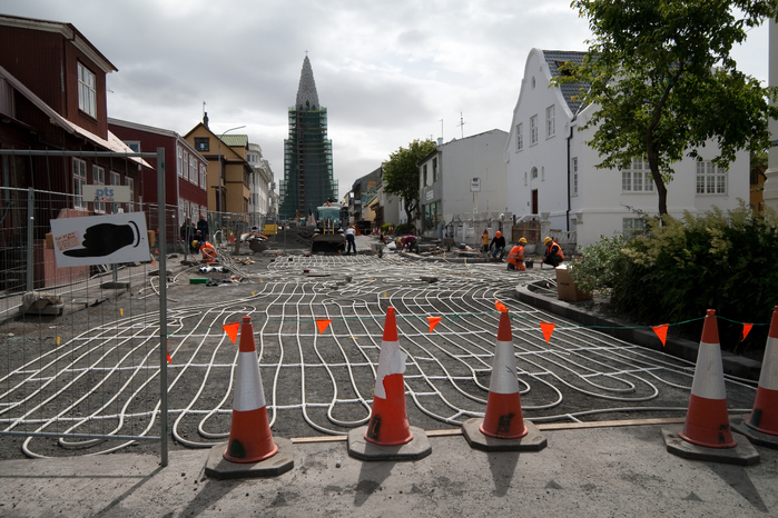 -Under-floor_heating-_in_the_street (700x466, 422Kb)