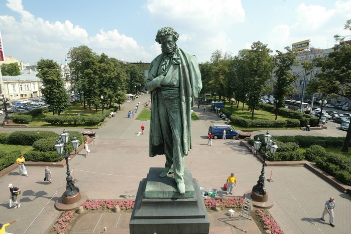 Памятник пушкину в москве на тверском бульваре фото