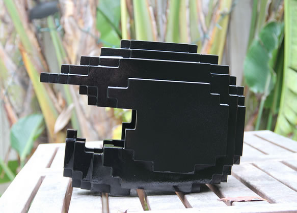 Pixelated-8-Bit-Motorcycle-Helmet-by-Justin-Harder-Harder-Studio-2 (583x419, 41 Kb)