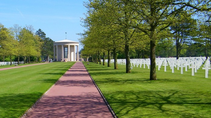 American-Cemetery-Normandy-Colleville-sur-mer-009 (700x393, 107 Kb)