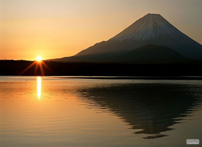 Величественный символ Японии - гора Фудзи 4
