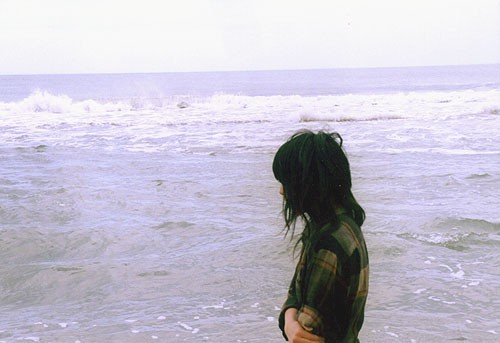 Девушка на берегу моря - 39 фото