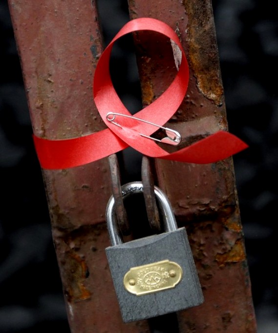 1  -      (AIDS)