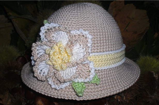 Летние шляпки связанные крючком с цветами - много схем,идей и мк. Летние шляпки связанные крючком